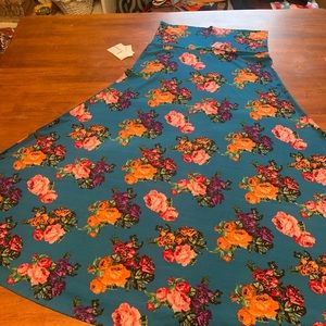 LulaRoe Maxi NWT Large Slinky Material